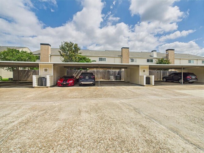 Building Photo - 10380 Briar Forest Dr