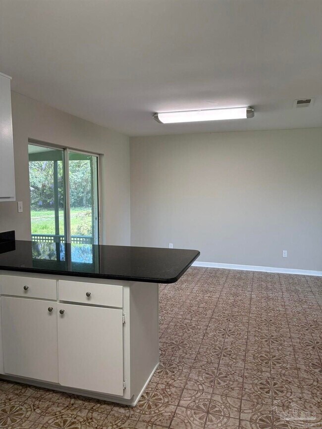 Building Photo - 1824 Iris Ln