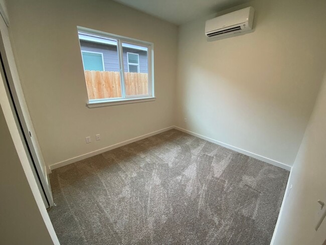 Building Photo - 3 Bed, 3 Bath Beautiful Home!