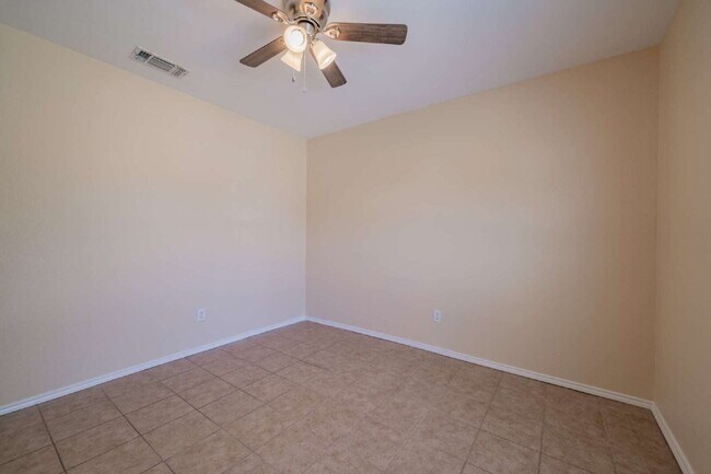 Building Photo - Cute 3 bed, 2 bath home in Grand Prairie