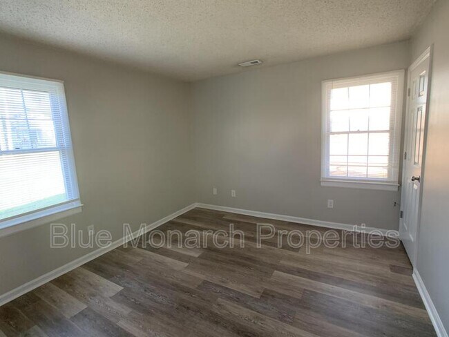 Building Photo - 221 Welch Ave