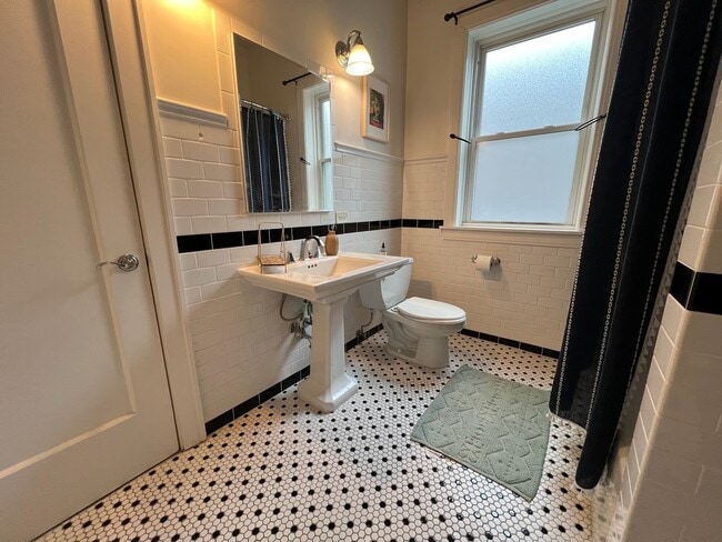 Building Photo - 5120 S Kenwood Ave