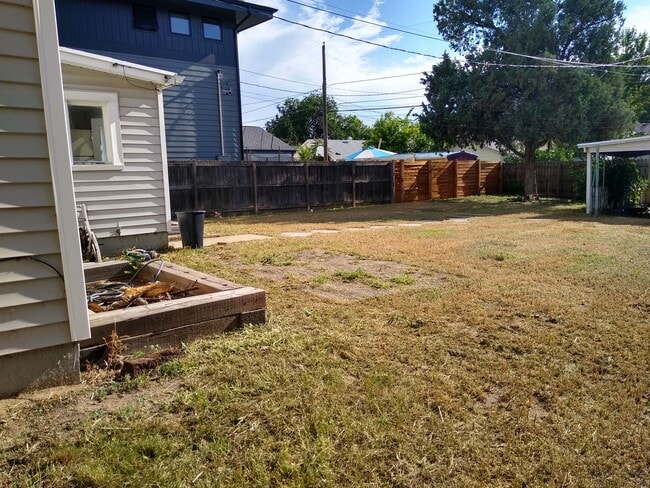 Building Photo - DU Charming 1920's Bungalow 2 Beds 1 Bath  Available Now