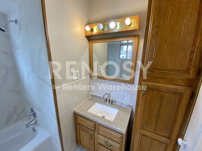 Building Photo - Charming 2 Bed 1 Bath in a Great Location