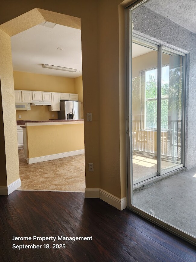 Building Photo - 5011 Sunridge Palms Dr