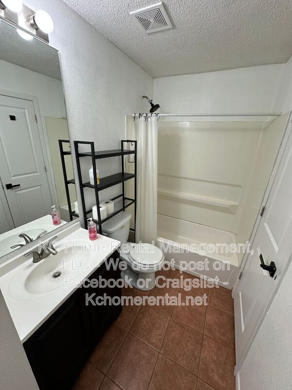 Building Photo - 1708 E 97th St