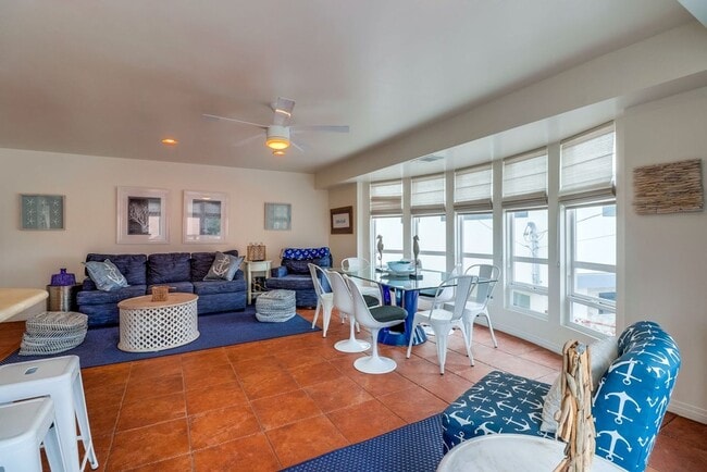 Building Photo - Private Rooftop Deck South Mission Beach