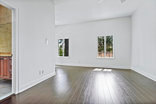 Building Photo - 1238 Vista Del Mar Dr N