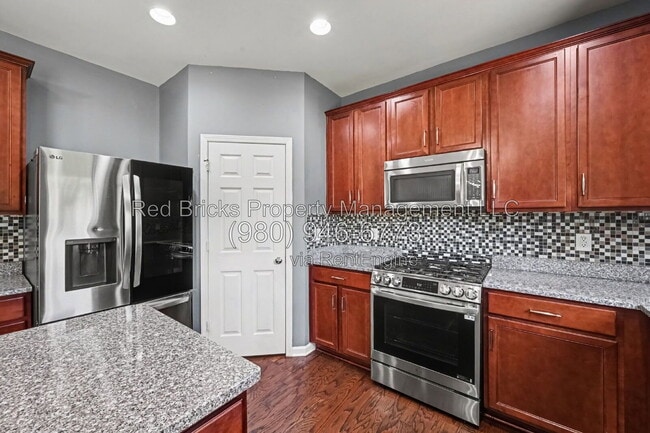 Building Photo - 2714 Aldergrove Rd