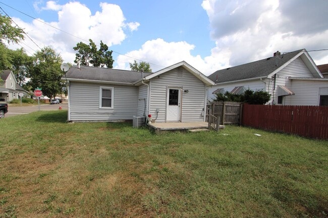 Building Photo - Quaint 2 Bedroom 1 Bathroom Ranch