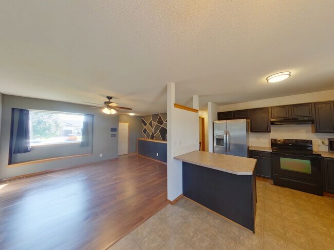 Building Photo - 804 N Longview Ct