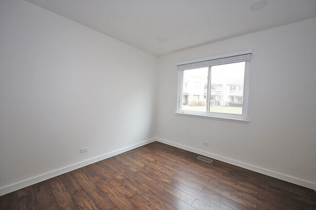 Building Photo - 48 Lambert Dr