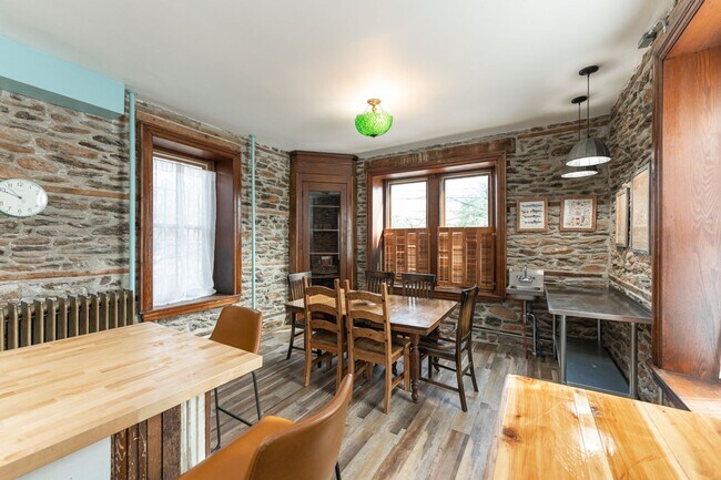 Building Photo - 3401 Ainslie St