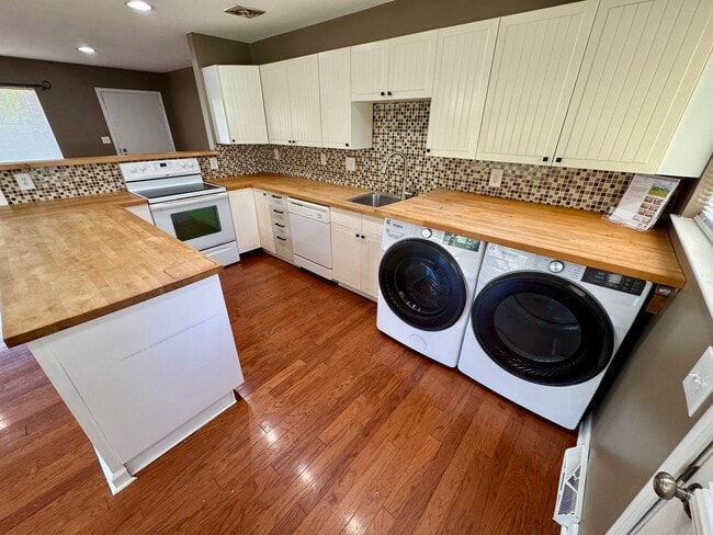 Building Photo - 3 Bedroom- Upper Arlington area