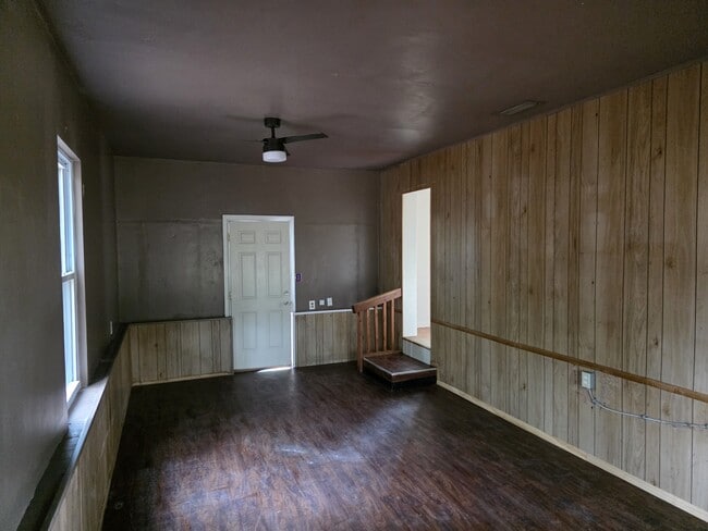 Building Photo - 211 W Main St