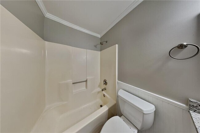 Building Photo - 1102 Canterbury Ln