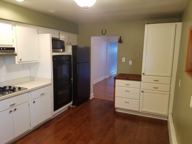 Building Photo - 4906 Sciota St