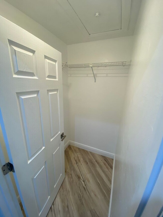 Building Photo - FULLY REMODELED VILLA IN REGENT PARK!!!!