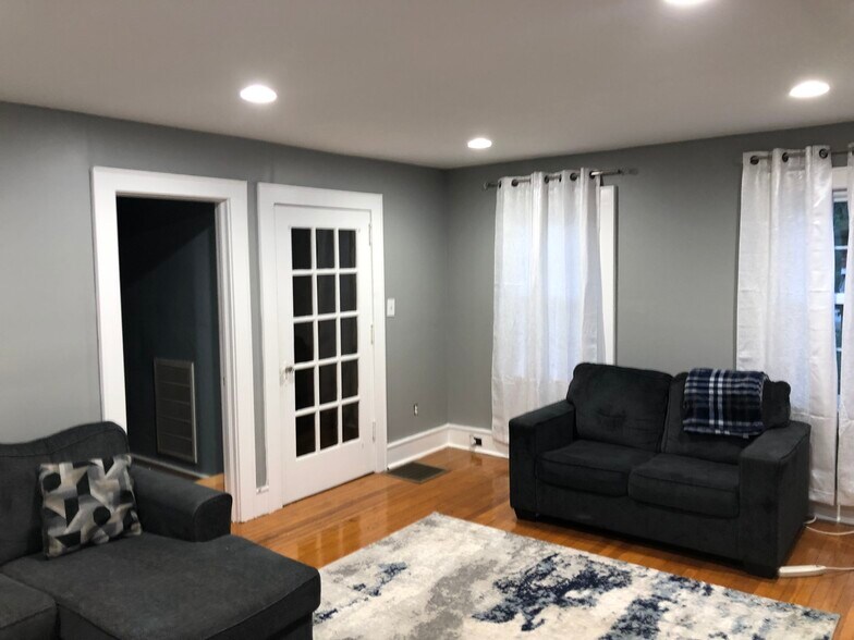 Building Photo - 81 Tooker Ave