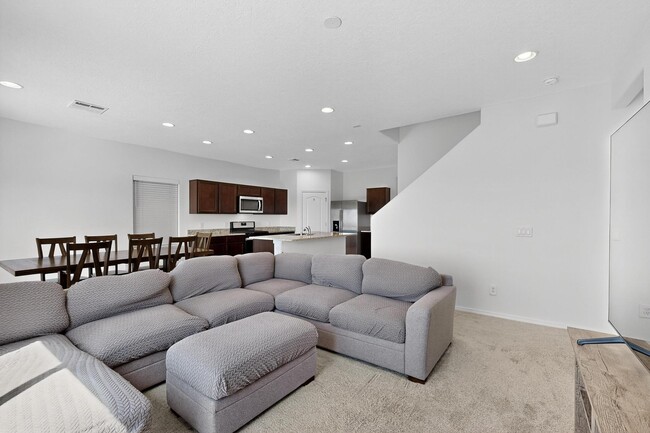 Building Photo - 108 Hue St