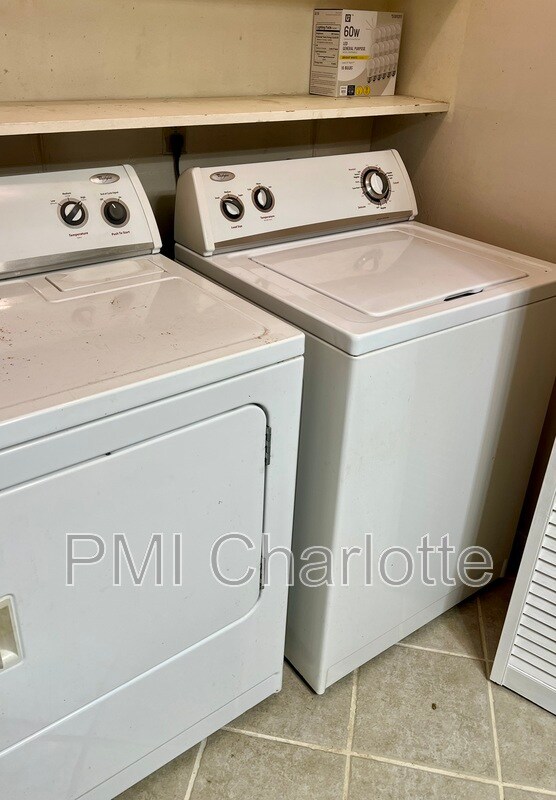 Building Photo - 528 Carolina Ave N