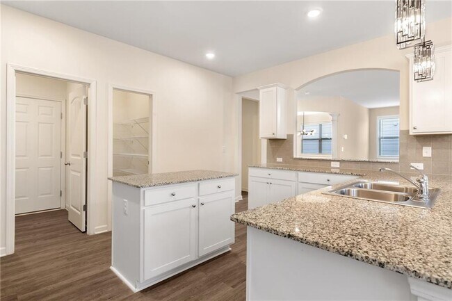 Building Photo - 153 Wayside Terrace