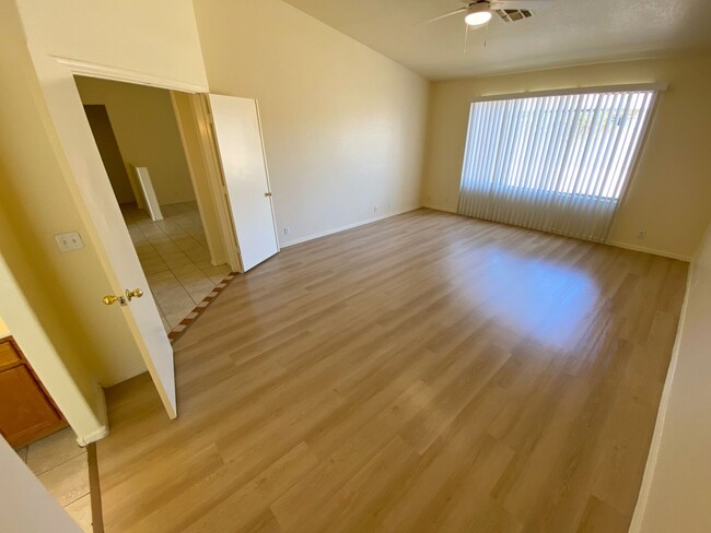Building Photo - Corner Lot Property 3 bedroom 2 Bath