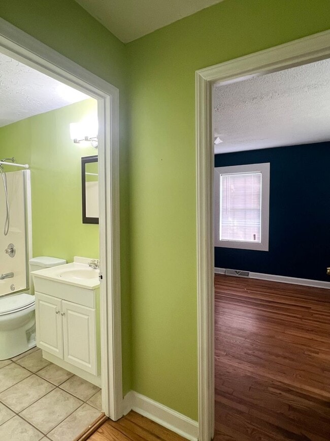 Building Photo - Cute 2 bedroom 1 bath in Asheville