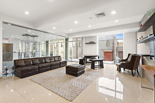 Building Photo - 1700 Park Ave