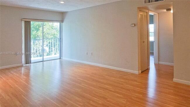 Building Photo - 9651 SW 77th Ave