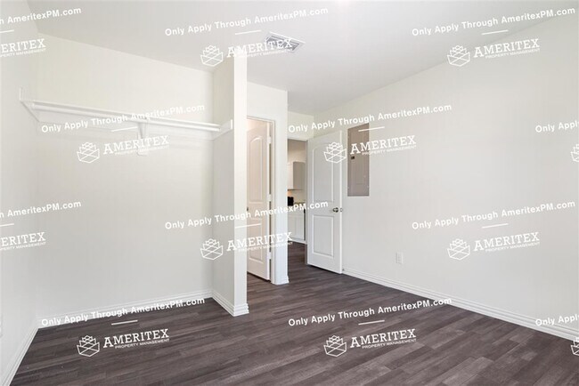 Building Photo - 112 Pinebrook Pl