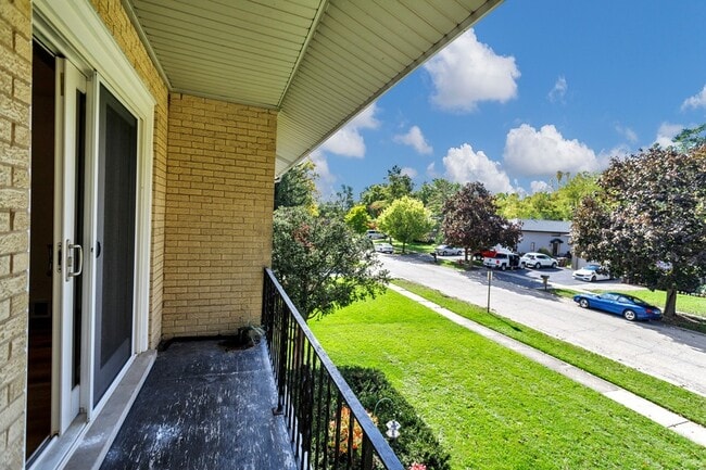 Building Photo - 31 Green Oaks Dr