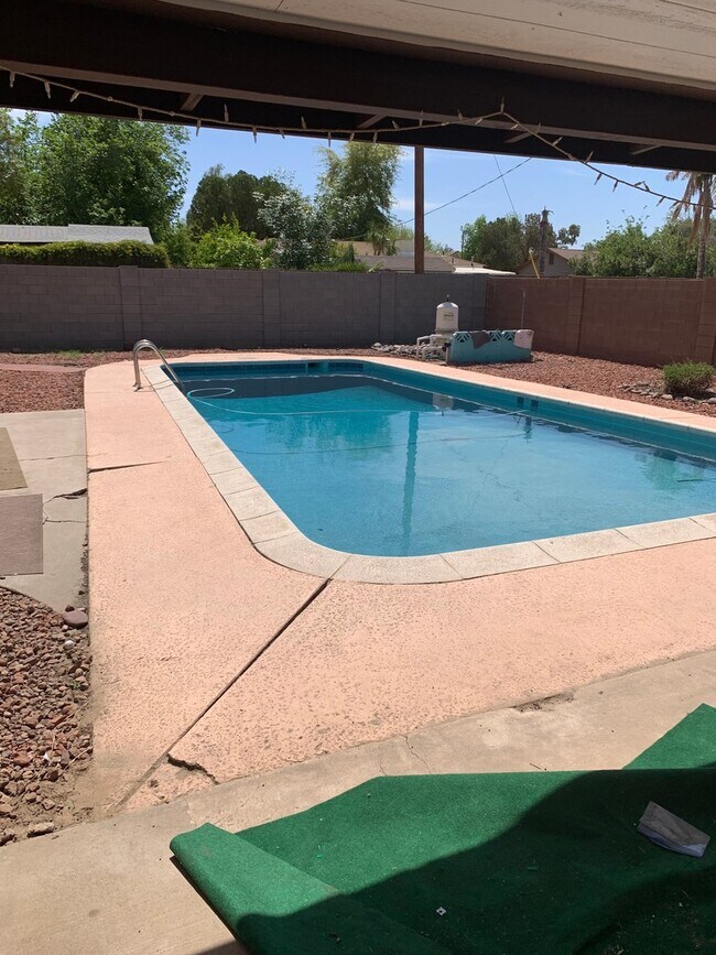 Building Photo - WALK TO - ASU AREA — Remodeled 5 Bedroom 3 bath Home with Pool - Next to Light Rail stop.