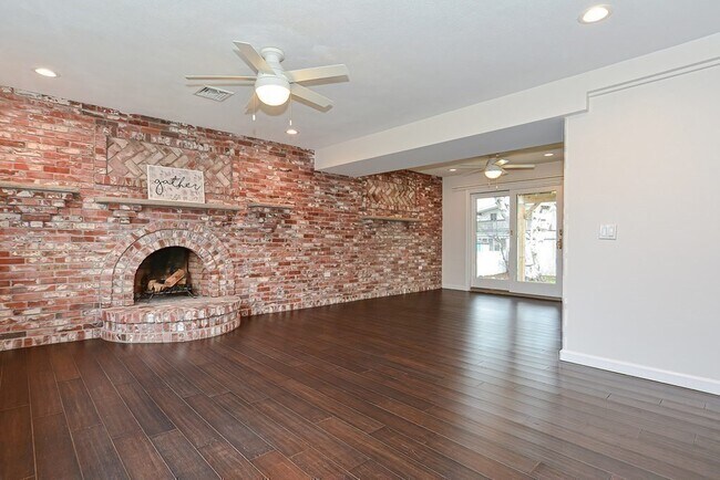 Building Photo - 21 Swan Ave