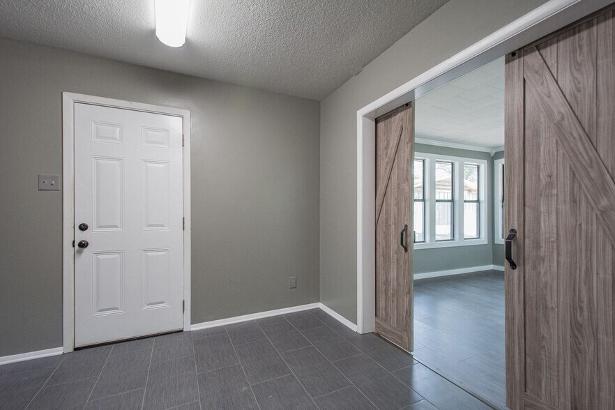 Building Photo - 1811 Linda Ln