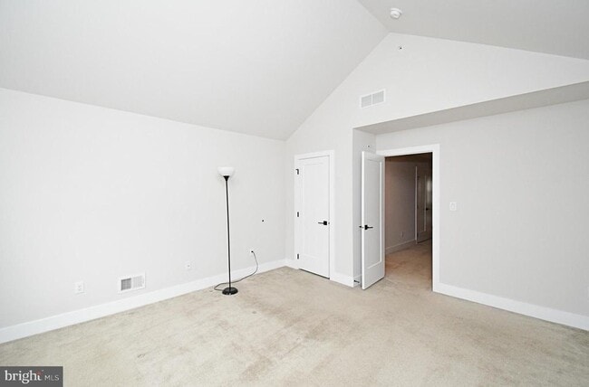 Building Photo - 136 Iron Hill Way