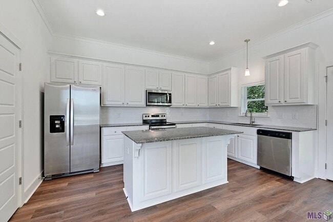 Building Photo - 3 Bedroom Property Near LSU - Great Location