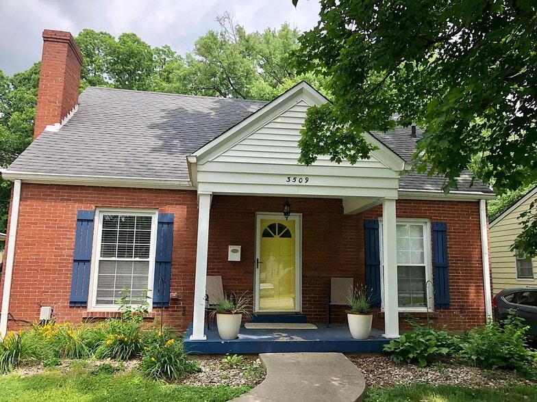 Primary Photo - 3509 Warner Ave