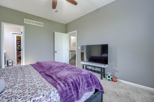 Building Photo - 15523 Valley View Dr
