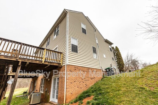Building Photo - 2304 Ravenswood Ct