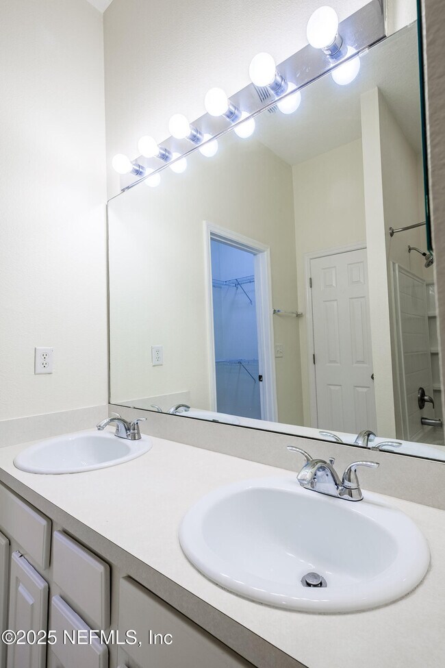 Building Photo - 5719 Parkstone Crossing Dr