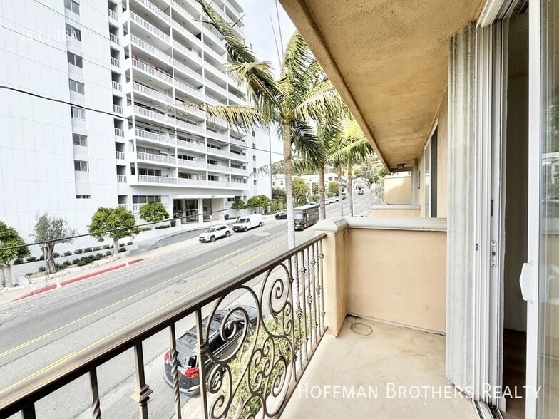 Building Photo - 1000 N Doheny Dr