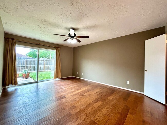 Building Photo - 2551 Coopers Post Ln