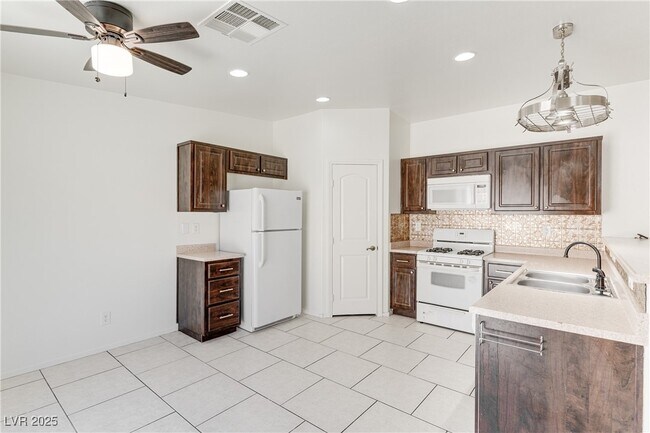 Building Photo - 10225 Clarks Creek St