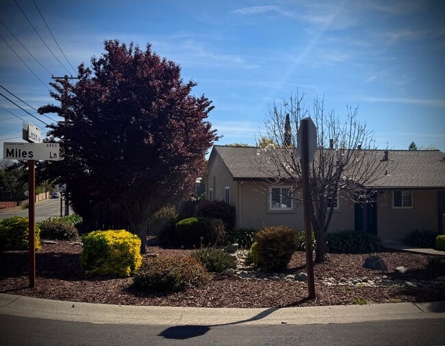 Building Photo - 6552 Miles Ln