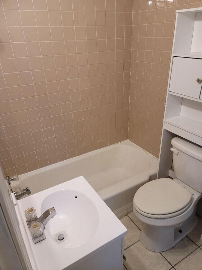 Building Photo - N 3rd Duplex
