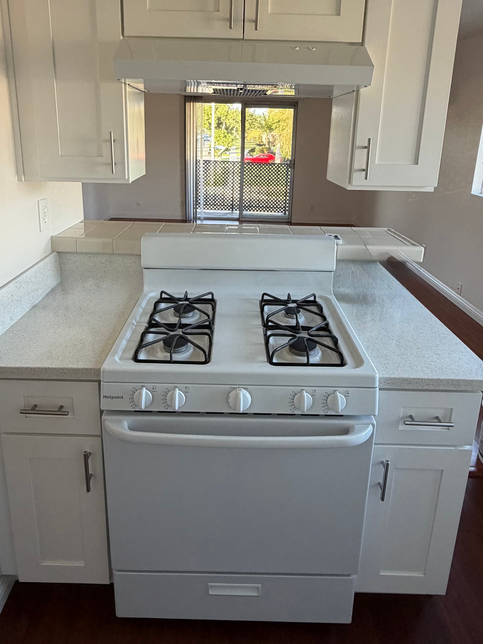 Building Photo - 525 Jacmar Dr