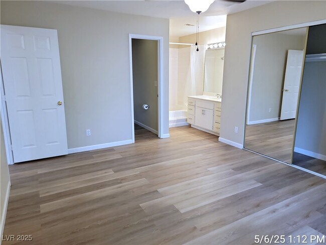Building Photo - 2815 Blue Bonnet Dr