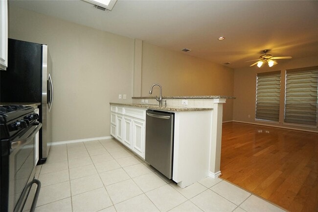 Building Photo - Location, Location! A Must-See Midtown Gem!