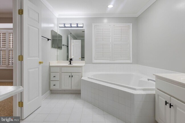 Building Photo - 434 Clayton Ln